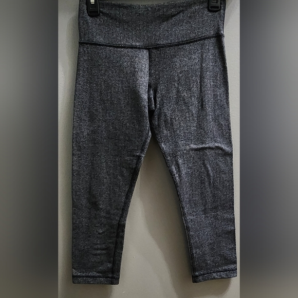 Lululemon Wunder Under Crop size 6 - Picture 2 of 5